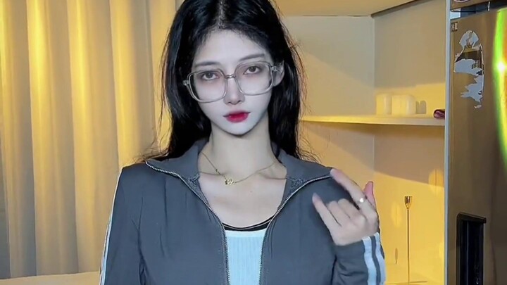 "ผู้หญิงใส่แว่นนี่สุดยอดเลย"