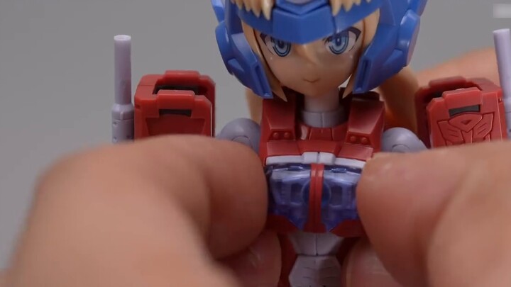 I've never seen such a thing before! A cross-dressing Optimus Prime? Kotobukiya Robot Girl Optimus P