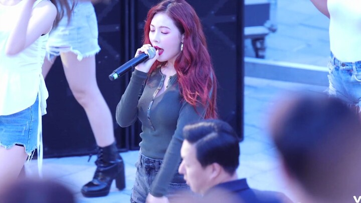 เมื่อสามปีก่อน ฮย็อนอาแสดงเพลง “BABE” ที่โซล ตอนเดินออกฉากด้วยท่าจ๊อกกิ้งน่ารักมากเลย! หุ่นของเธอดีส