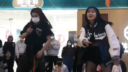 [Random Dance] 10.5: The first in China to perform a random dance to TREASURE’s “HELLO,” complete wi