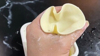قال زميلي في الغرفة أنه يريد أن يأكل الزلابية.