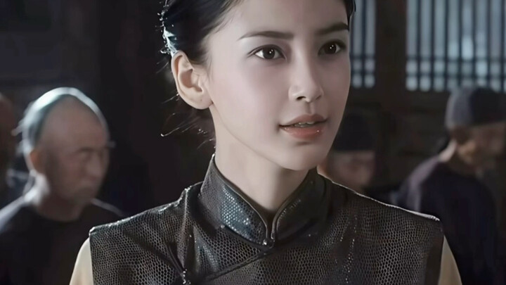 Saat tidak memperlihatkan seluruh tubuh, saya sempat mengira ia mengenakan cheongsam—sangat bergaya!