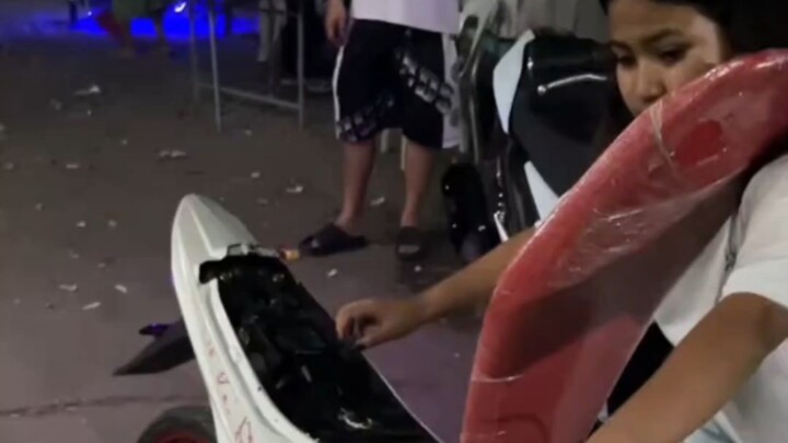 Adik perempuan hantu api Asia Tenggara