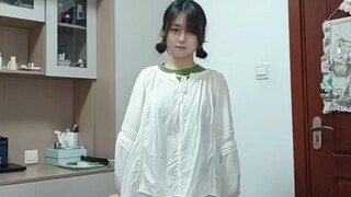 لا أصدق أنه لا أحد يشاهد رقصة السكرتيرة اللطيفة هذه، سأعيد نشرها مرة أخرى ❤️ أغنية النهاية لمسلسل "ا