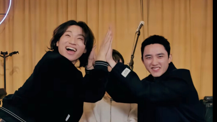 Saat suara panggung EXO dan Big Bang menghilang… 😱😱