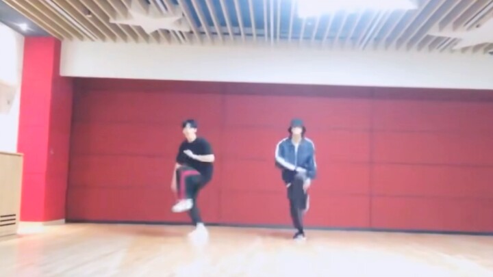 【stray kids】Lee Minho and Hwang Hyunjin dance studio