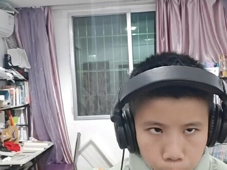 Cung Hi Pháp Tài, nhưng cánh tay trưng bày