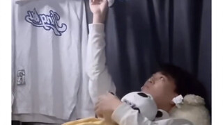 主播为什么半夜还不睡？是因为有怪物刷在身边吗