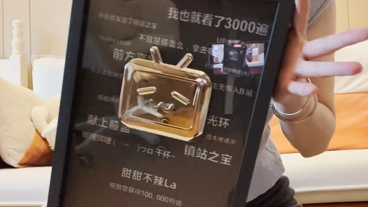 แกะกล่อง ได้เหรียญเงินเล็กเมื่อมีผู้ติดตาม 100,000 คน ขอบคุณทุกคน ขอให้สู้ต่อไป