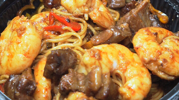 Let’s just have some simple, no-frills mixed noodles today!