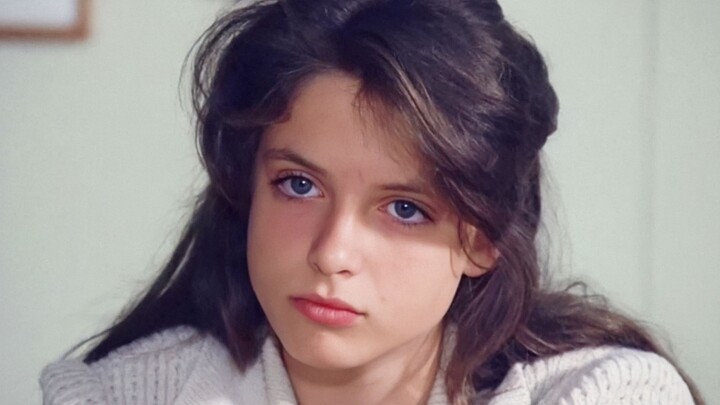 Gadis Cantik Berusia 14 Tahun yang Melejit di Jerman — Julia Brendler