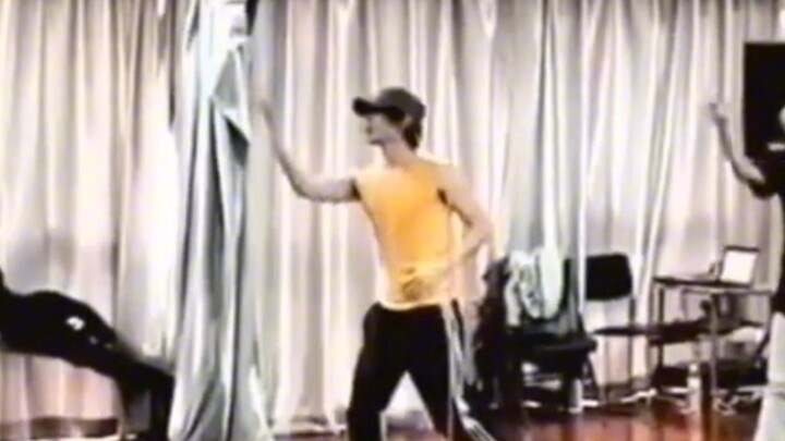 ทุกคนหยุดแล้วหรือยัง? ผมว่าผลลัพธ์นี้เกิดจากการเลือกท่าเต้นที่ไม่เหมาะกับเขานะ! ความกดดันมันมากเกินไ