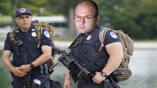 Cumtown - Federal officers