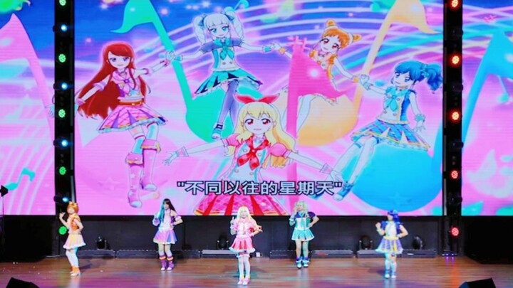 [Idol activities/cosplay] The first generation of five people livehouse super big screen double jump