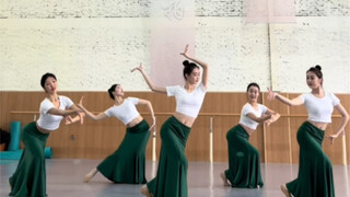 رقصة النهر المتدفق