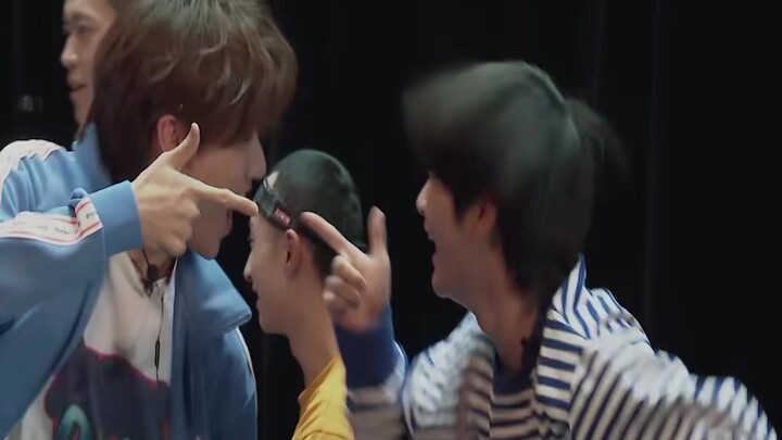 【R1SE】บังเอิญ| เต้นรำกับโจว เจิ้นหนาน และ หยาน ซูเจีย~