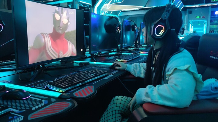 What’s it like watching Ultraman Tiga at a high-end internet cafe?