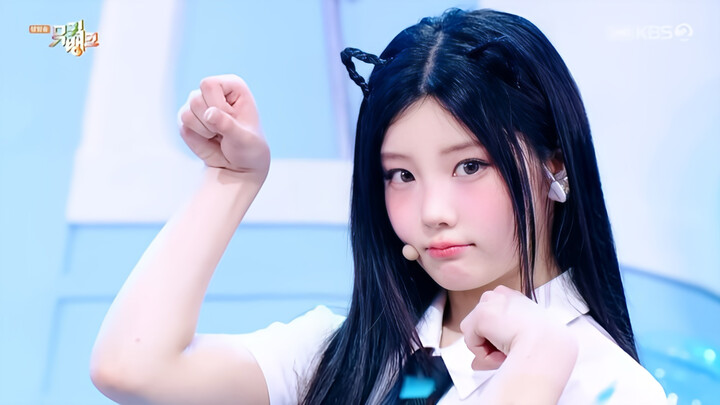 Mong rằng váy của tất cả các nữ idol đều dài như thế này… Khi xoay vòng, tà váy bay tung thật sự rất