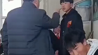 当初以为这种行为很帅/ 一巴掌打掉20岁的前途……