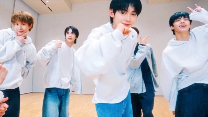 [TWS] The first meeting didn’t go as planned. Debut song dance practice room!