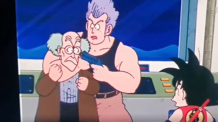 Funny clips from the first Dragon Ball movie. The first movie is truly a masterpiece.