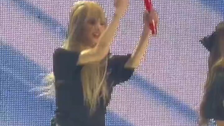 【michaeng】小彩模仿她南姐跳7 rings