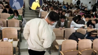 当魔怔哥去上课