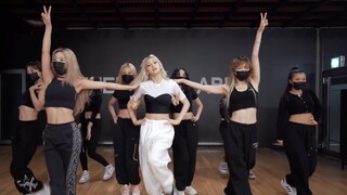 SOMI Jeon Somi's "XOXO" practice room revealed!
