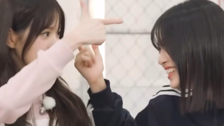OMG, it turns out these two really do pull each other’s hair in private…