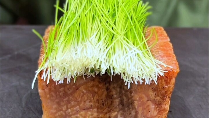Ultra-luxury bud onion tuna sashimi—love at first bite!