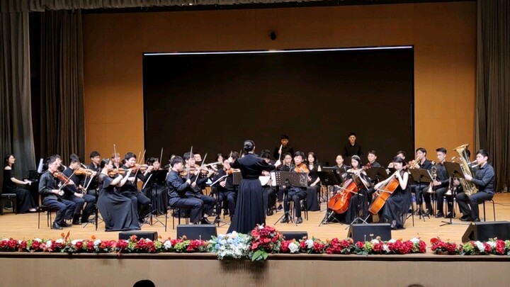 University of Shanghai for Science and Technology Orchestra played the theme song of "Detective Cona