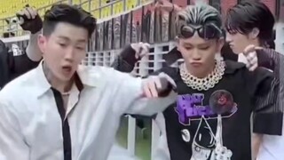 أنت تفهم التوقعات، YG وJYP، هههه، ألم يكن الزميل تشو في الأصل مجرد زجاجة صلصة؟ حقًا، هذا هو أسلوبه د