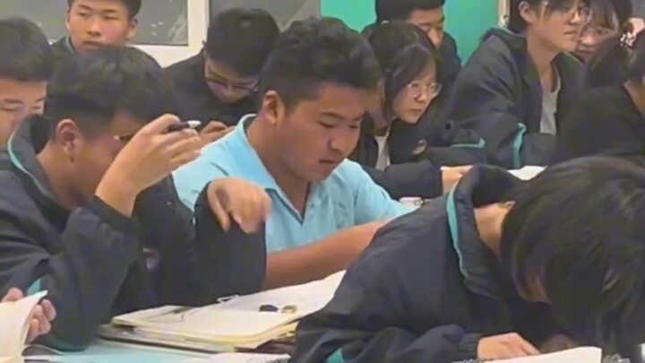 Bagus-bagus-bagus, satu ruangan penuh pramuka pengintai!