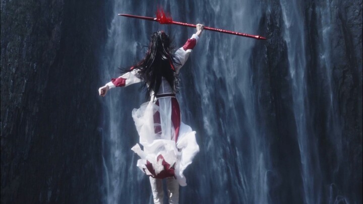 No one helps me reach the top of the mountain, even if I am alone
