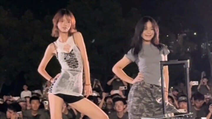 谁家好大学让学姐来给军训的学弟学妹们跳舞，原来是我们WUT