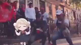 here some loli dancing