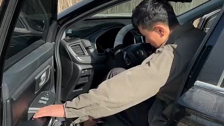 Selesai, yang berbunyi bukan pintu mobil.