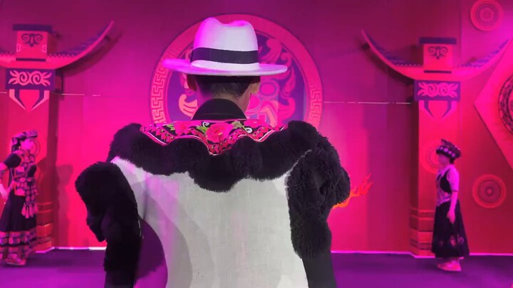 Reality vs. Reign: Emphasizing the contrast between the modern setting and the opulent throne room.