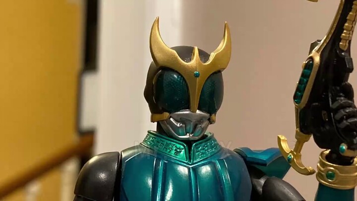 [Stop-motion Animation] Kuuga: Let’s do something fun together, Polar Fox!