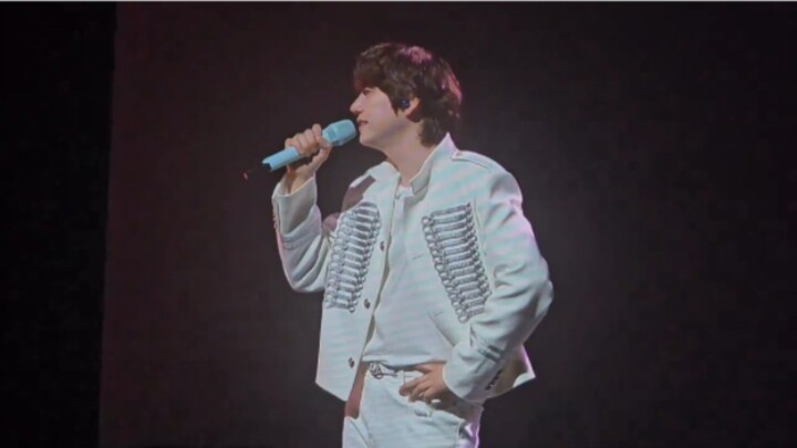 โจ้ กวีเสี้ยน ร้องคัฟเวอร์ภาษาจีนเพลง “หลิน อี้เหลียน - อย่างน้อยก็ยังมีเธอ” จากคอนเสิร์ตฮ่องกง ภาพจ