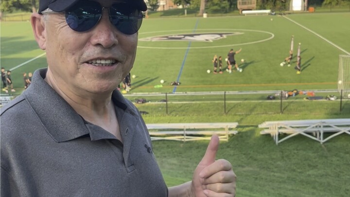 اصطحب جدي في جولة داخل حرم مدرسة ثانوية أمريكية