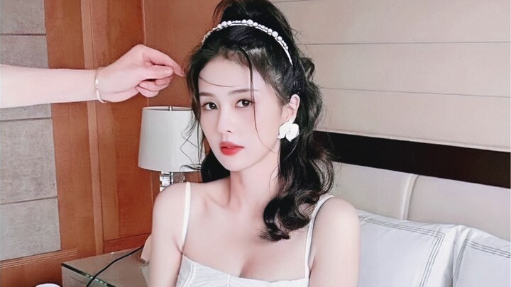 رواية جينغجيانغ تتحول إلى حقيقة! الإنترنتية الصغيرة تقلب الطاولة وتصبح نجمة شابة لامعة في عالم الترف