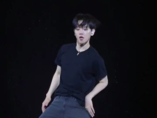 Byun Baekhyun's Japanese song "Get You Alone" dance challenge!