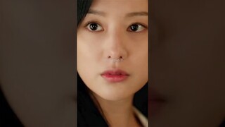 The way he's worried about her💞 lQueen of Tears #queenoftears#kimsoohyun#kdrama#netflix#shorts#love
