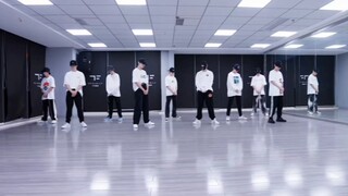 TF Family Three Generations "Dancing with a Stranger" Sẽ ổn thôi nếu bài hát được thay đổi