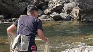 cast netting in Nepal | himalayan trout fishing with handmade cast net |