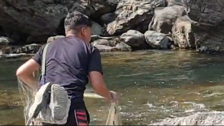 cast netting in Nepal | himalayan trout fishing with handmade cast net |