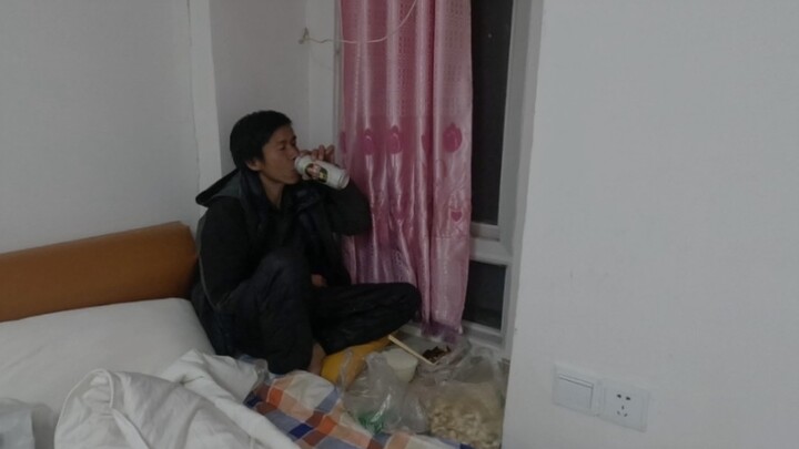 Đường vừa lạnh vừa trơn, sau mấy lần lộn xe, cuối cùng chúng tôi cũng đến được thị trấn và tìm được 