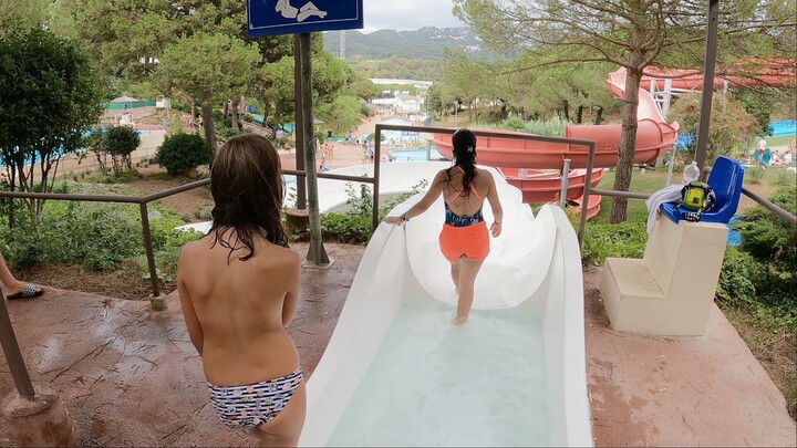 Water Park girl bikini (4K)