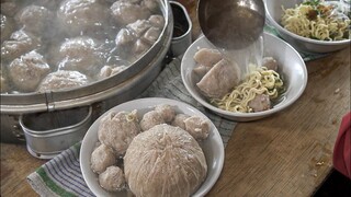 BELI 17 RIBU DAPAT PENTOL SEGINI BANYAKNYA !!! BAKSO NUMANI - feat Yusuf fardha chanel